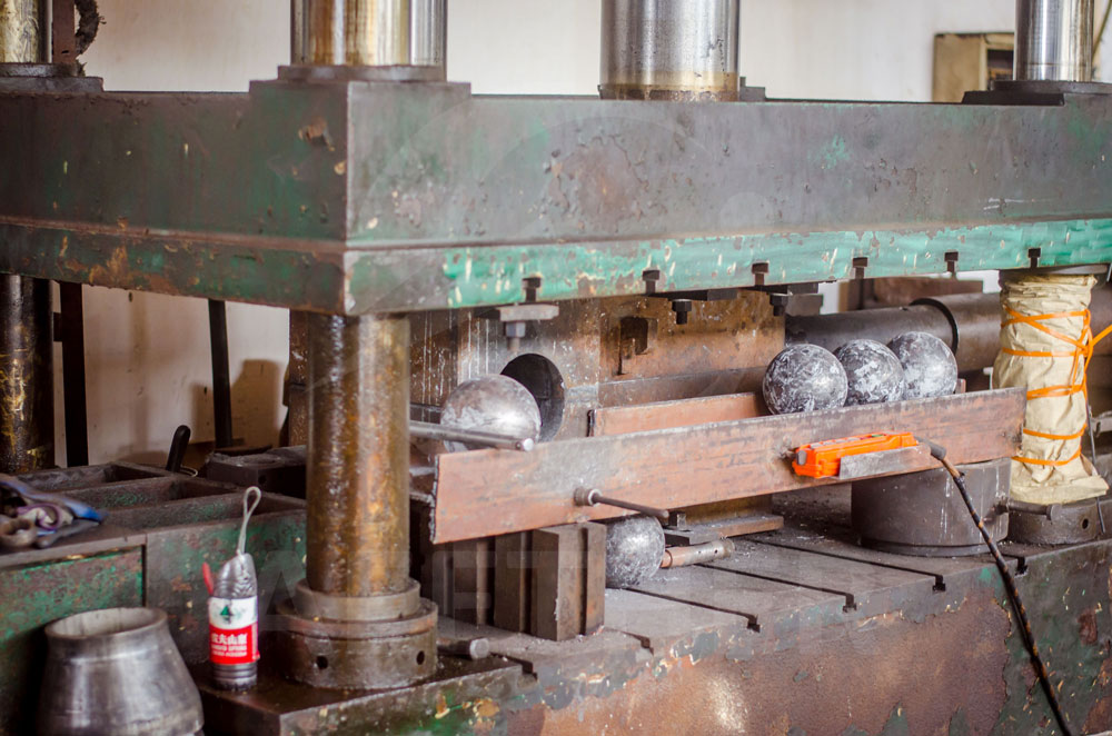 Monel sand blasted elbow stock in China